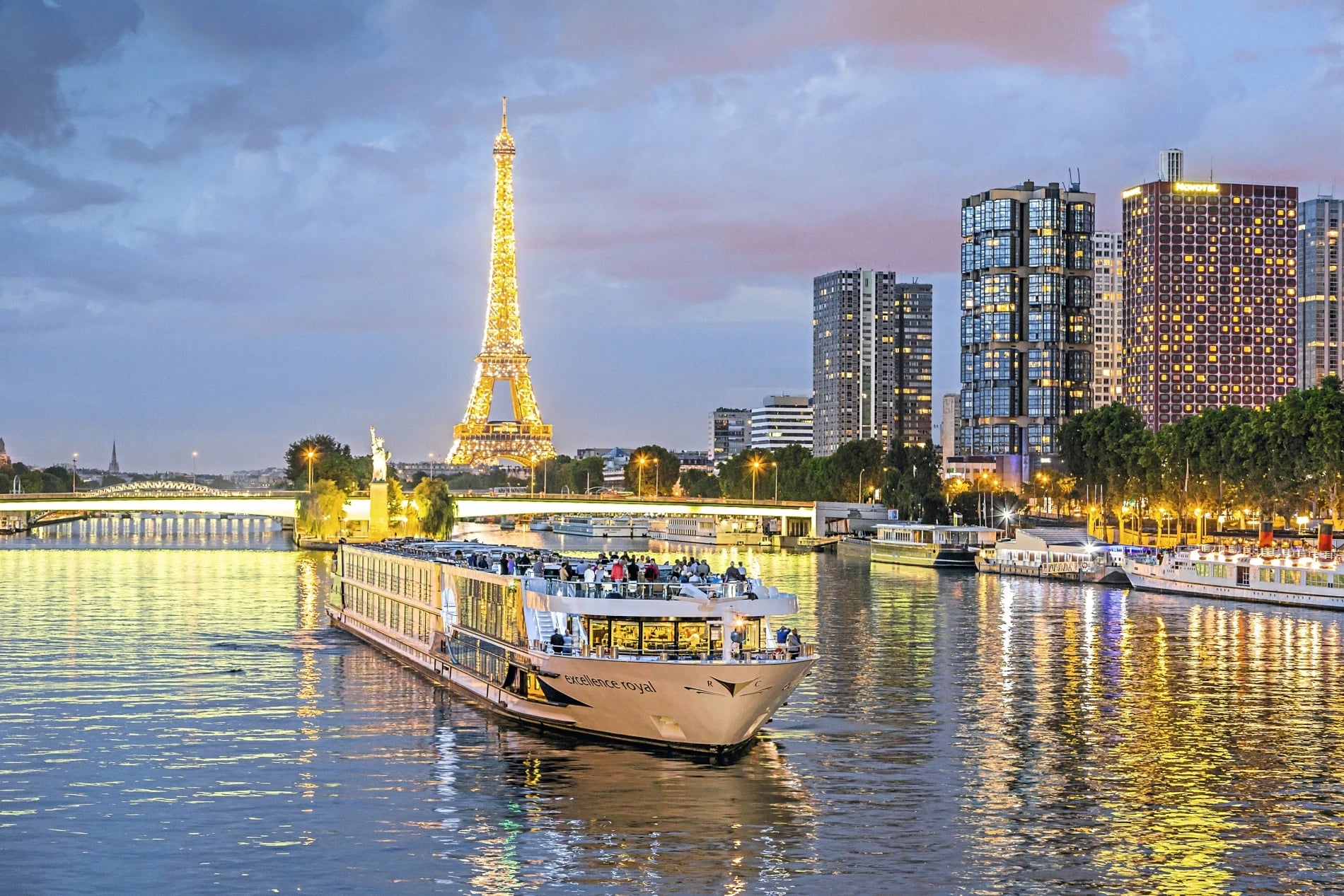 Paris und Seine bei Nacht