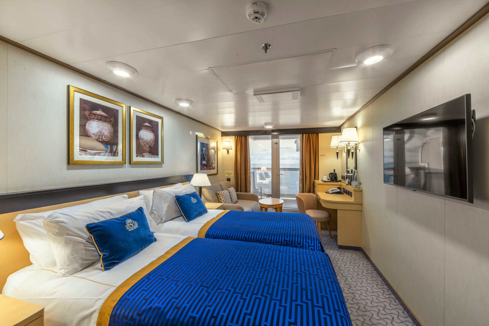 Balcony cabin (BE & BB) – Queen Victoria