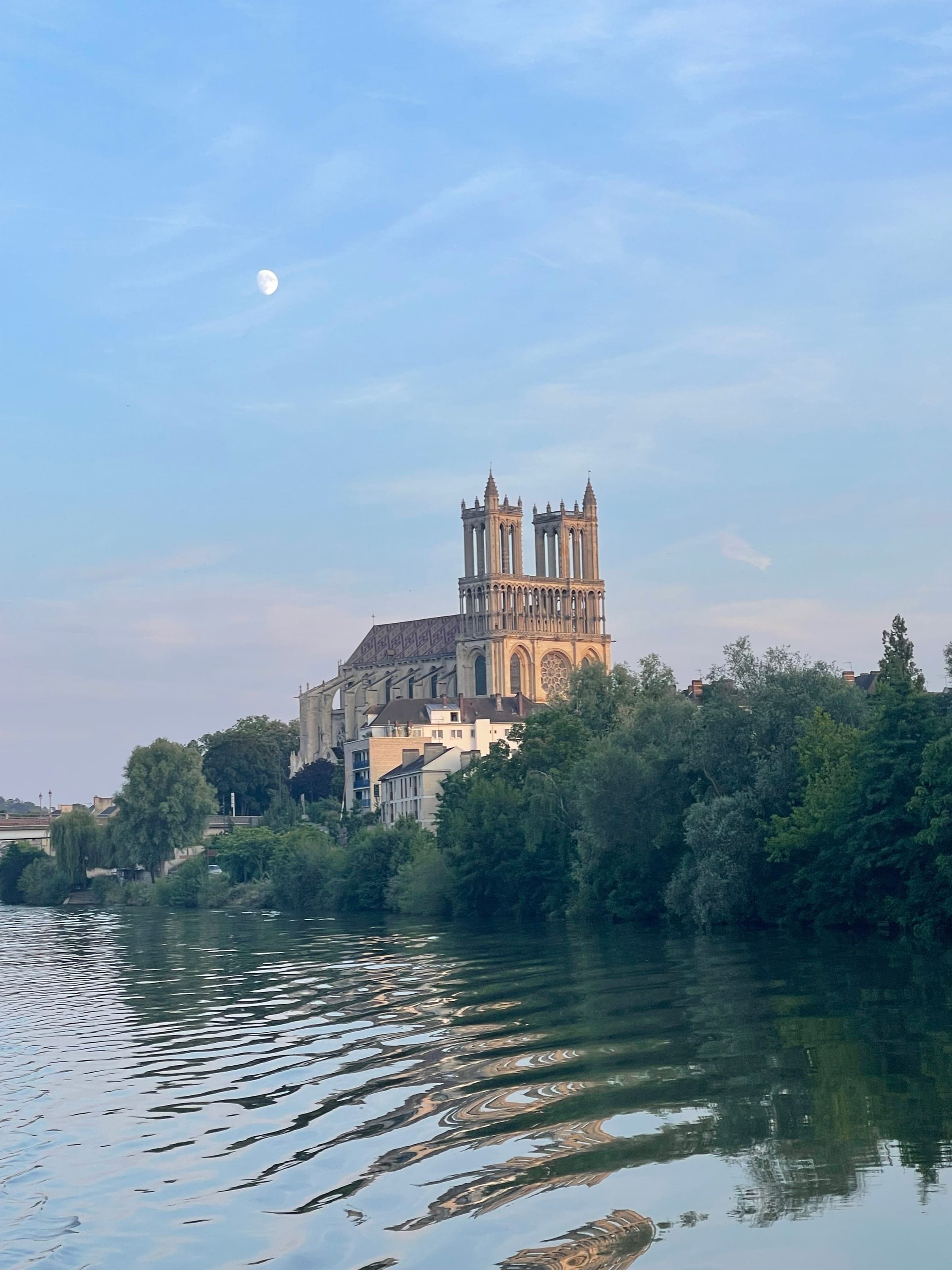 Kathedrale an der Seine