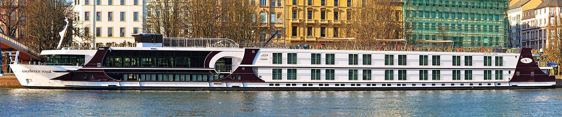 Excellence Royal in Paris bei Nacht